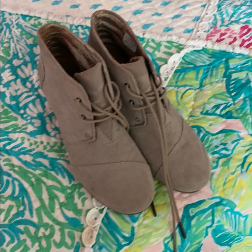 Toms wedges